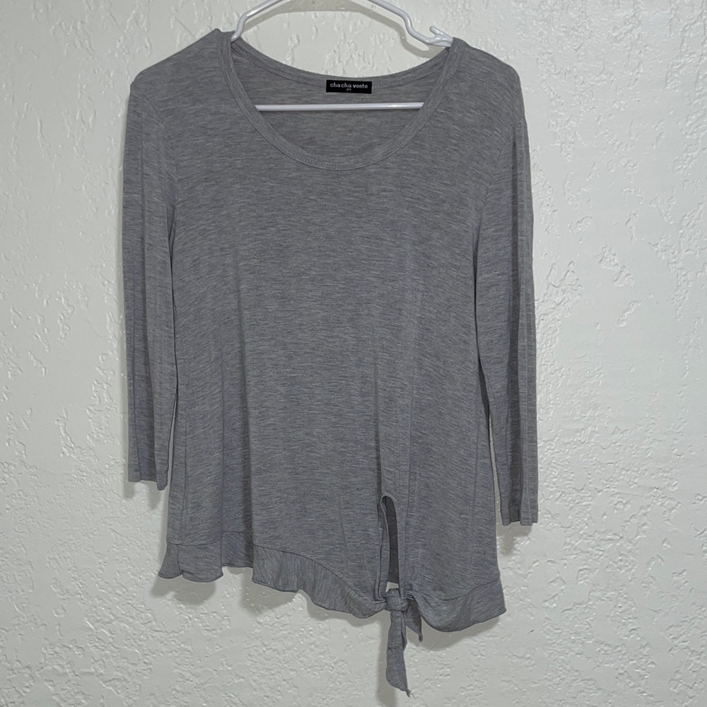 cha cha vente Heather Gray Long-Sleeve Tie-Front Crop Top